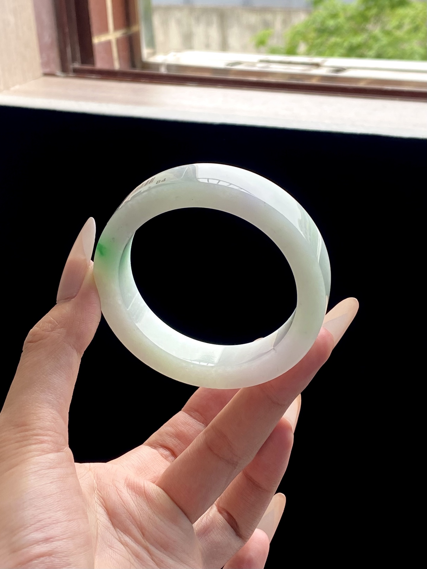阳绿白底青镯胚，B0504-3，⭕️72.4-55.5-13.5-8.6，可做56～57正圈