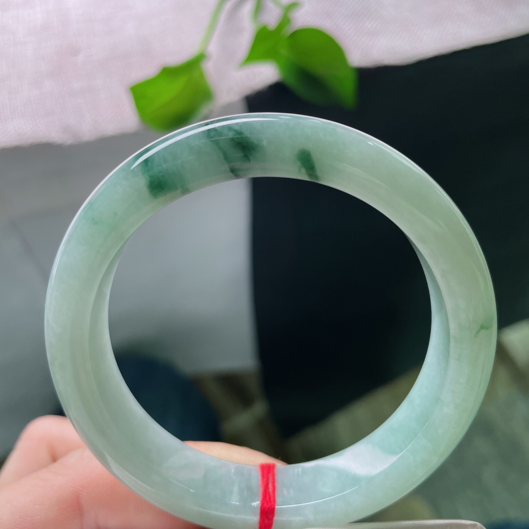 54.2/12/8.3飘花正圈，花在玉中开，光在腕间落，不动声色的感。无裂，ss52279a