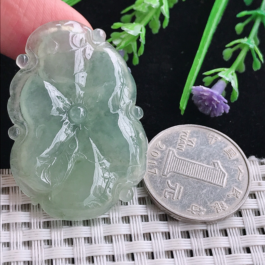 实拍A货翡翠43.3/29.7/5.2老坑冰胶果冻冰晴绿荷叶鱼吊坠翡翠玉挂件