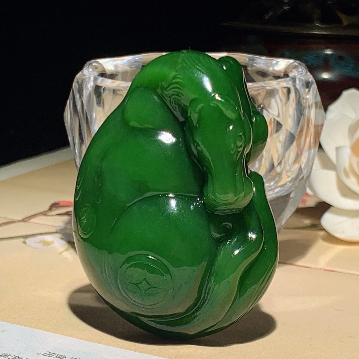 和田玉阳绿俄罗斯碧玉马到成功马把件！尺寸59/43/25重105.5克 玉质细腻油润 底色纯净 脂粉