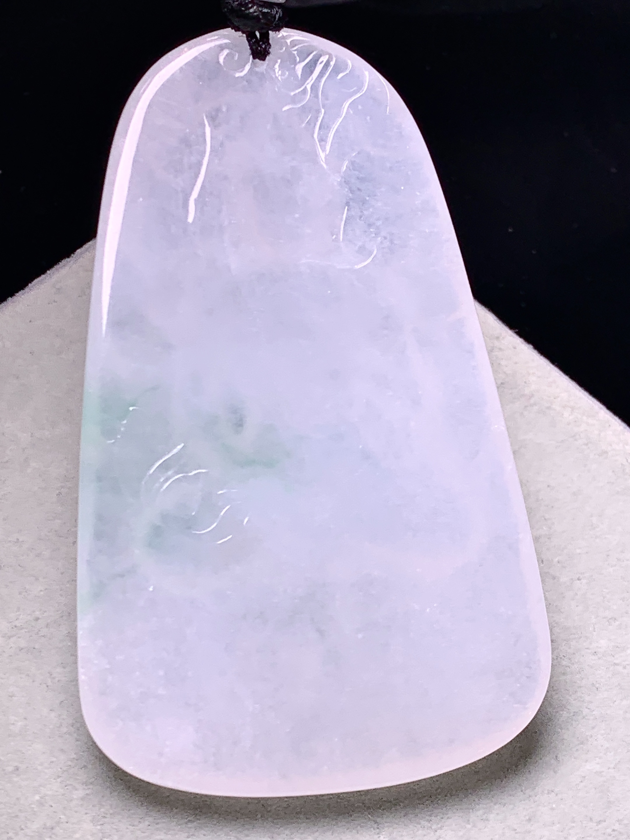 冰种飘绿观音菩萨吊坠 玉质细腻 色泽艳丽清新 水润亮眼 整体尺寸69.5*42.2*7.8 L1