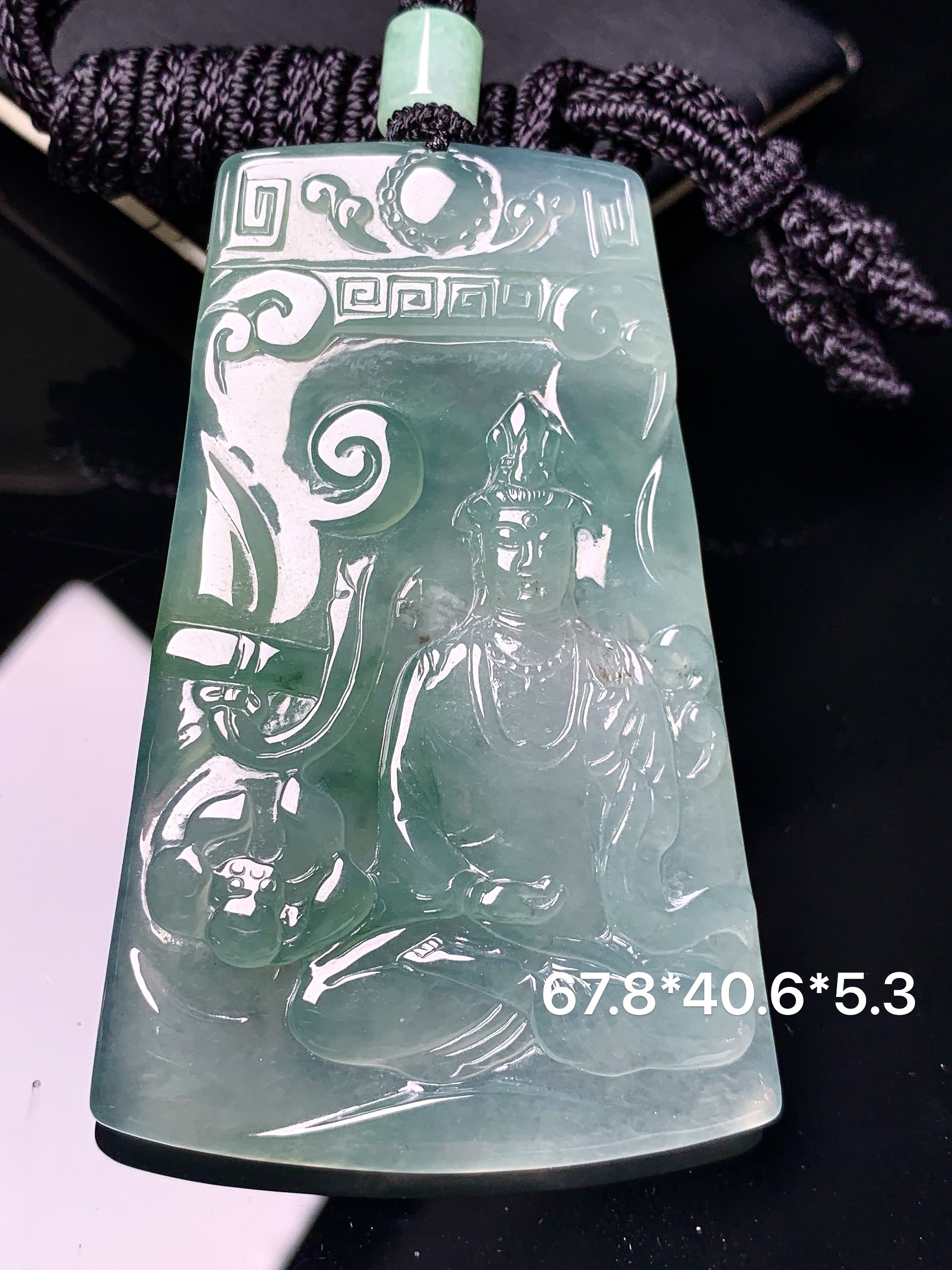 飘绿观音菩萨吊坠 玉质细腻 色泽艳丽清新 水润亮眼 整体尺寸67.8*40.6*5.3 L1