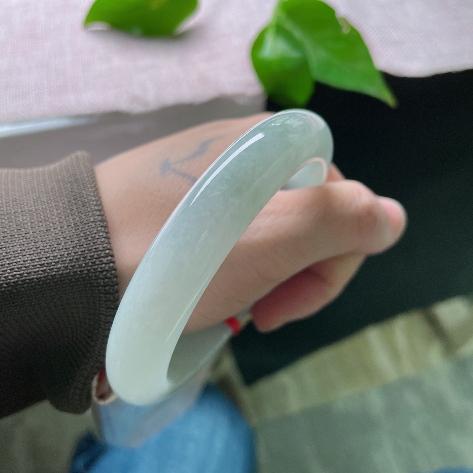 59.3/12.1/8.9，绿底正圈，浅绿柔光，干净通透，衬得手腕白皙纤细，温柔到骨子里。皮纹，ss50600a..