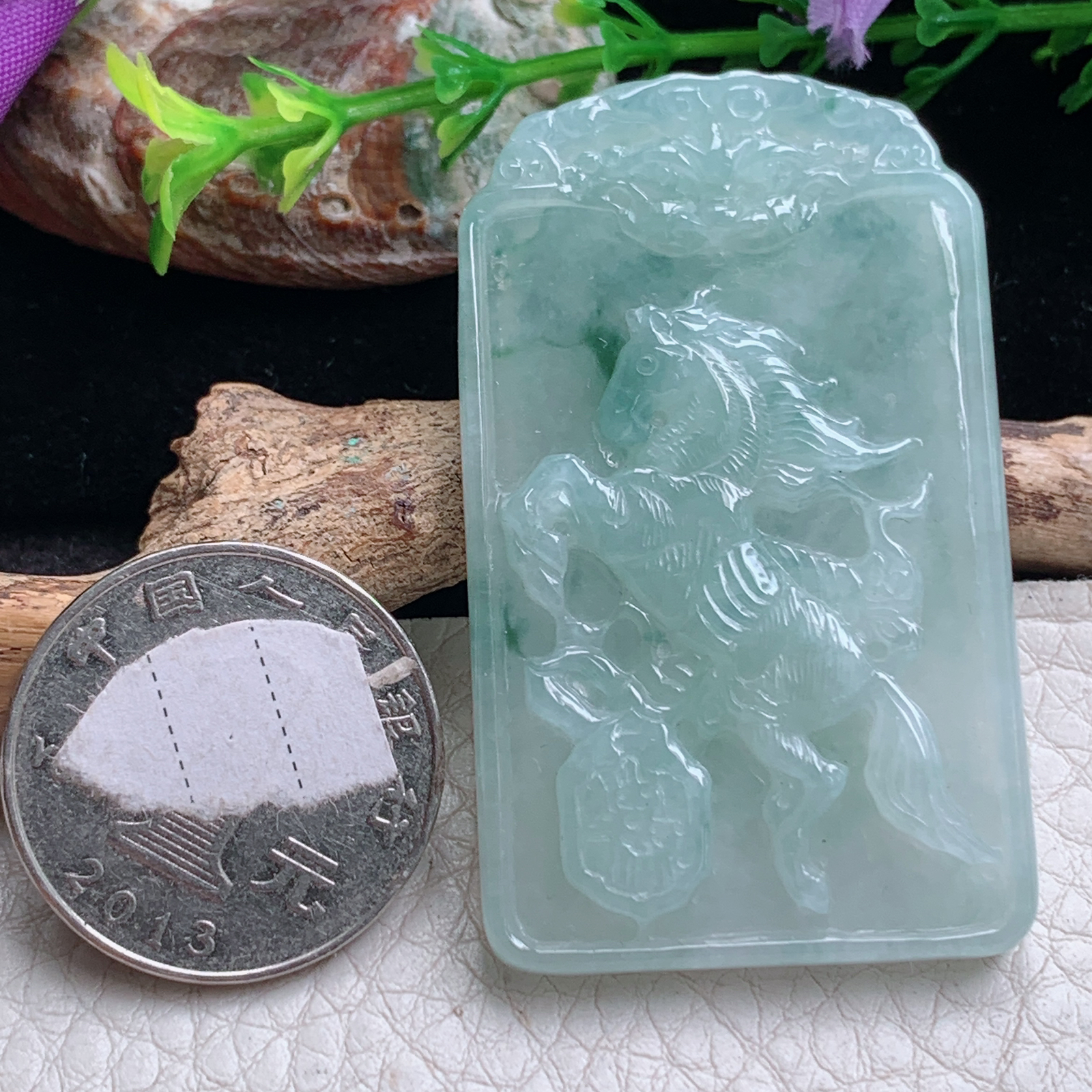 kh实拍52.8*31.5*6缅甸翡翠飘花一马当先吊坠生肖马牌