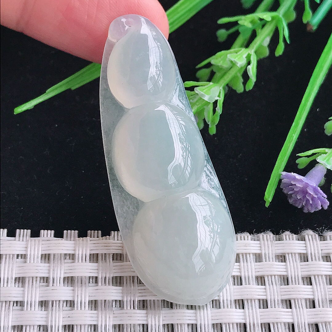 实拍A货翡翠51/19/8.8老坑秀气冰润福豆四季豆吊坠翡翠玉挂件