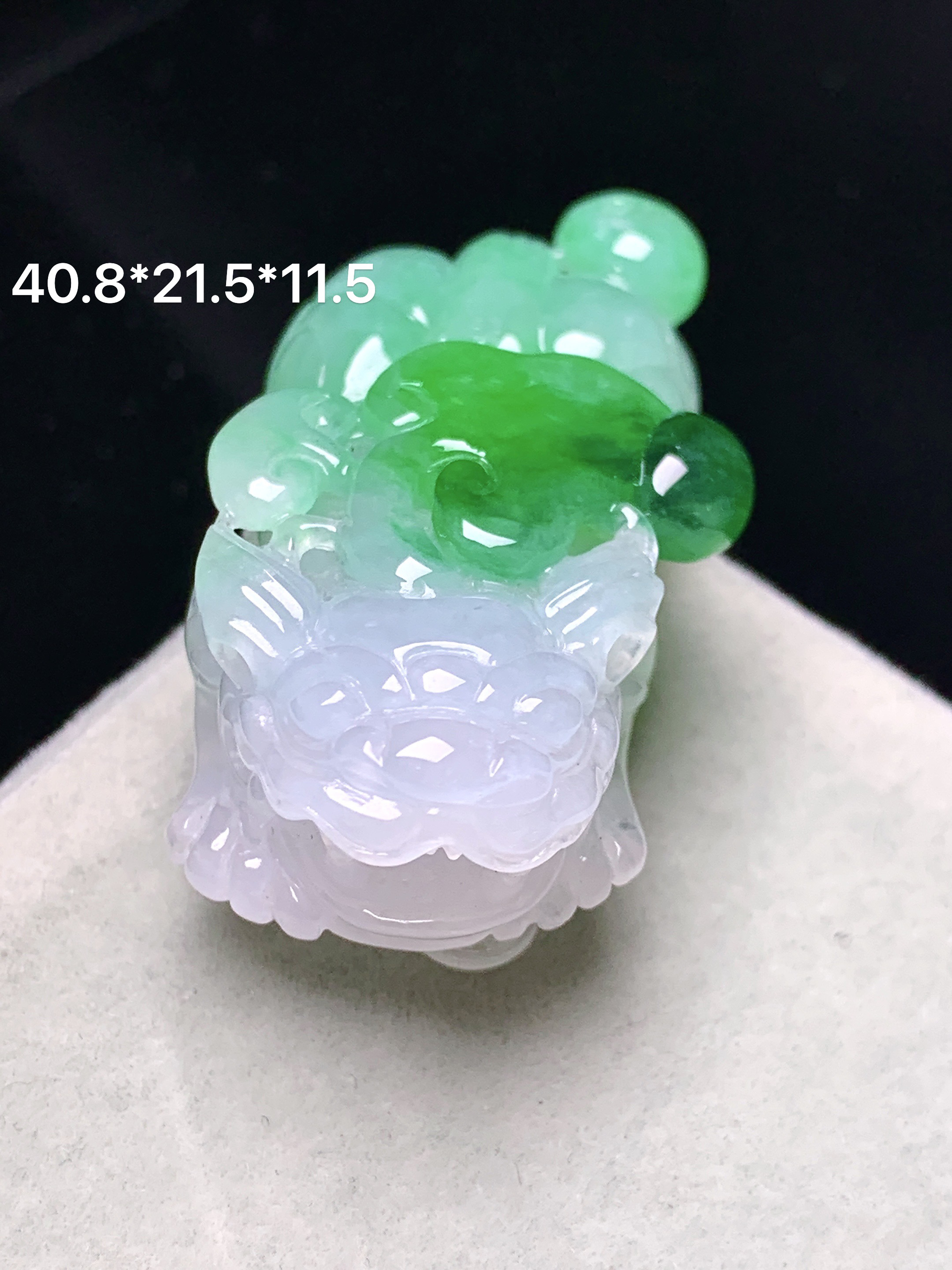 飘绿貔貅吊坠 玉质细腻 色泽艳丽清新 水润亮眼 整体尺寸40.8*21.5*11.5 a5