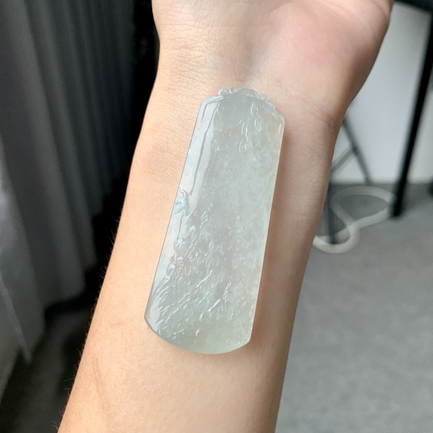 冰种山水牌，色泽优美，圆润饱满，尺寸60/23.7/6，编号MH0025