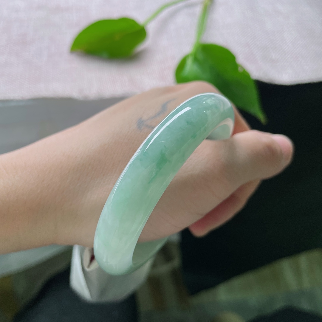54.7/12.2/7.4，飘花正圈，蓝底，质地莹润细腻，干净，有棉线，ss49363a