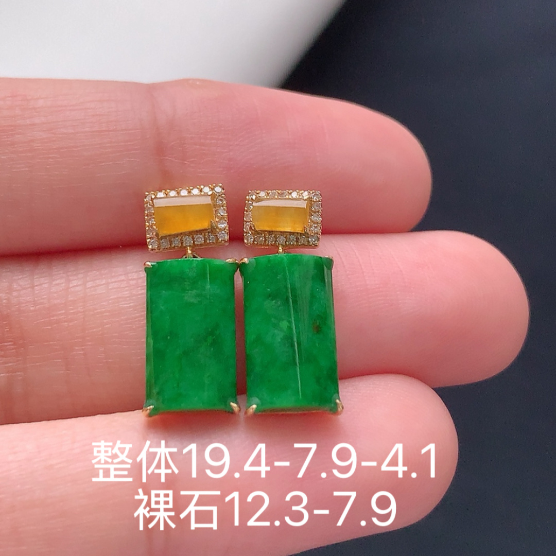 阳绿无事牌耳钉，无裂底子细腻，品相喜悦，佩戴简单大方，货号18504，19.4/7.9/4.1