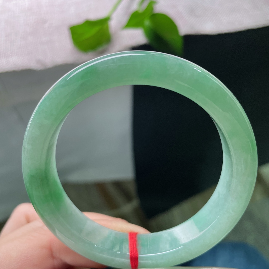 55.5/12.7/8.5绿底正圈，水润，把春天的所有温柔都带在腕间，洒金，ss50850a