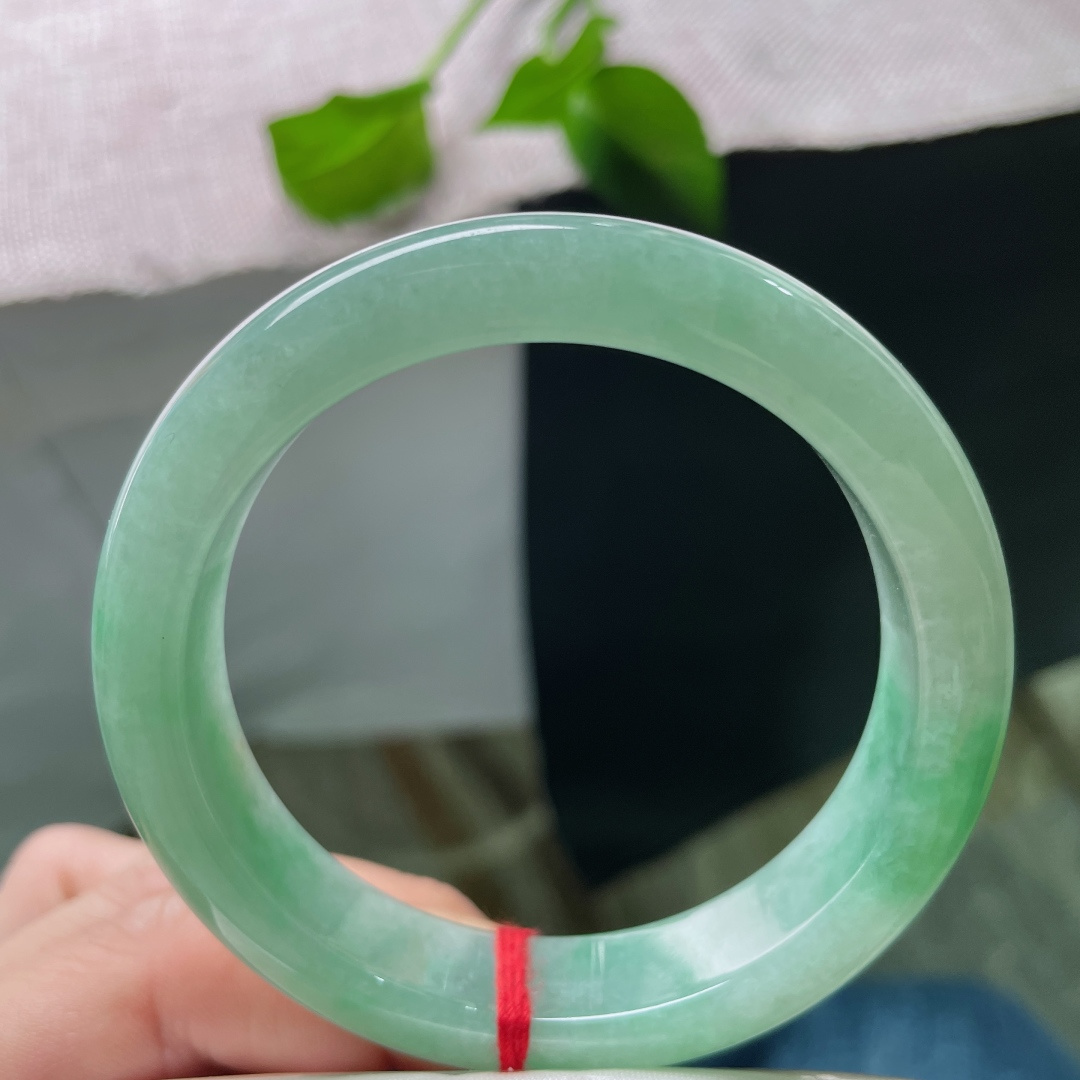 55.5/12.7/8.5绿底正圈，水润，把春天的所有温柔都带在腕间，洒金，ss50850a