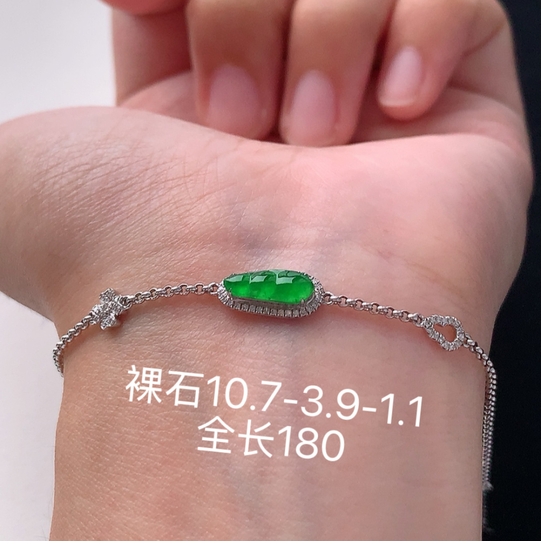 冰阳绿福豆手链 底子细腻水润 ，品相喜悦，佩戴简单大方 货号55724，10.7-3.9-1.1