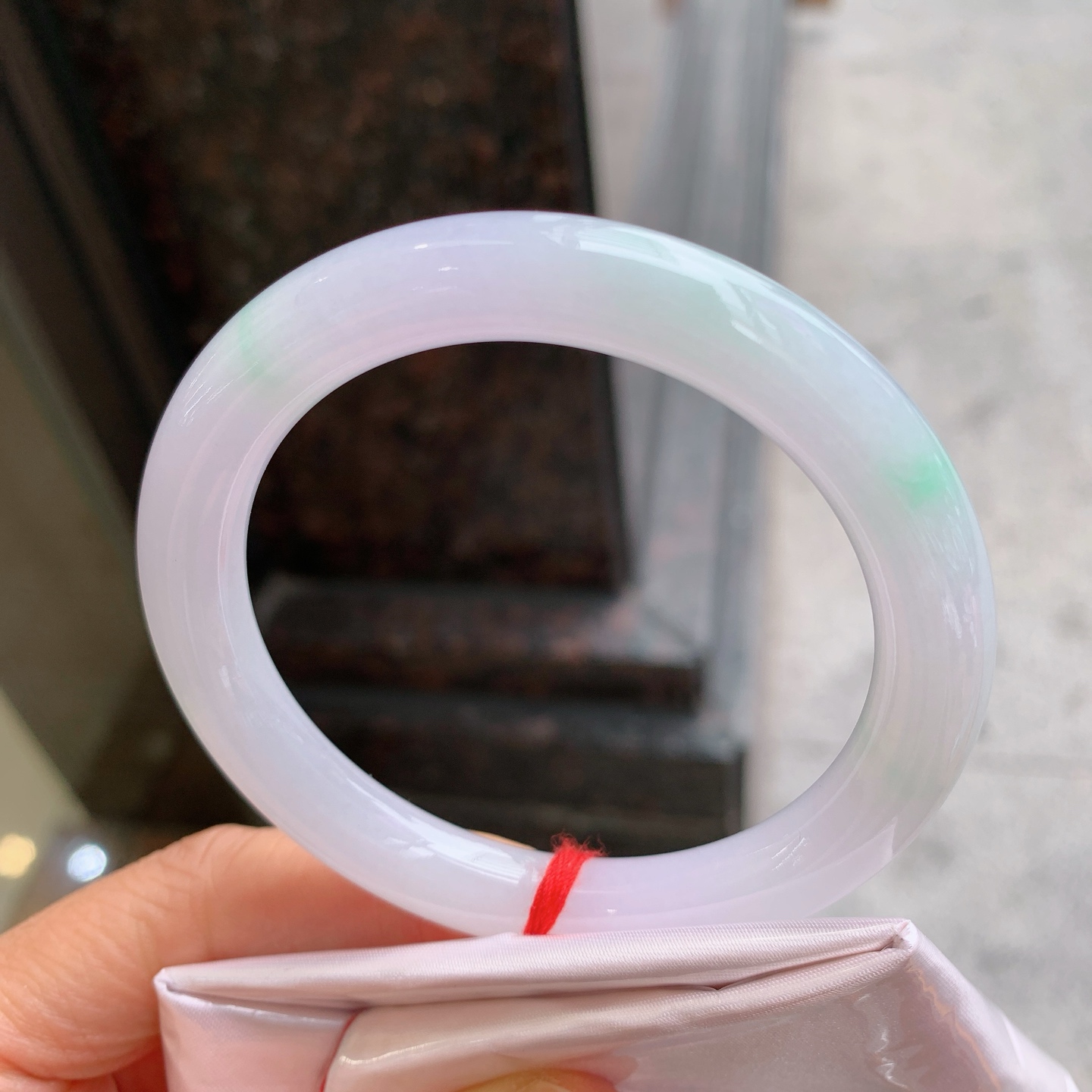 圆条飘绿，无裂，尺寸：55.7/9.5/9.3，清爽