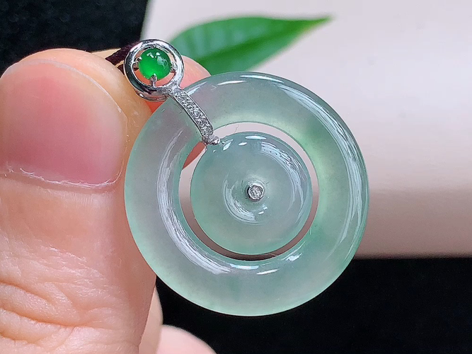 ️ 18K金伴钻子母扣，尺寸28.4/22.6/3.2mm，包A附证书