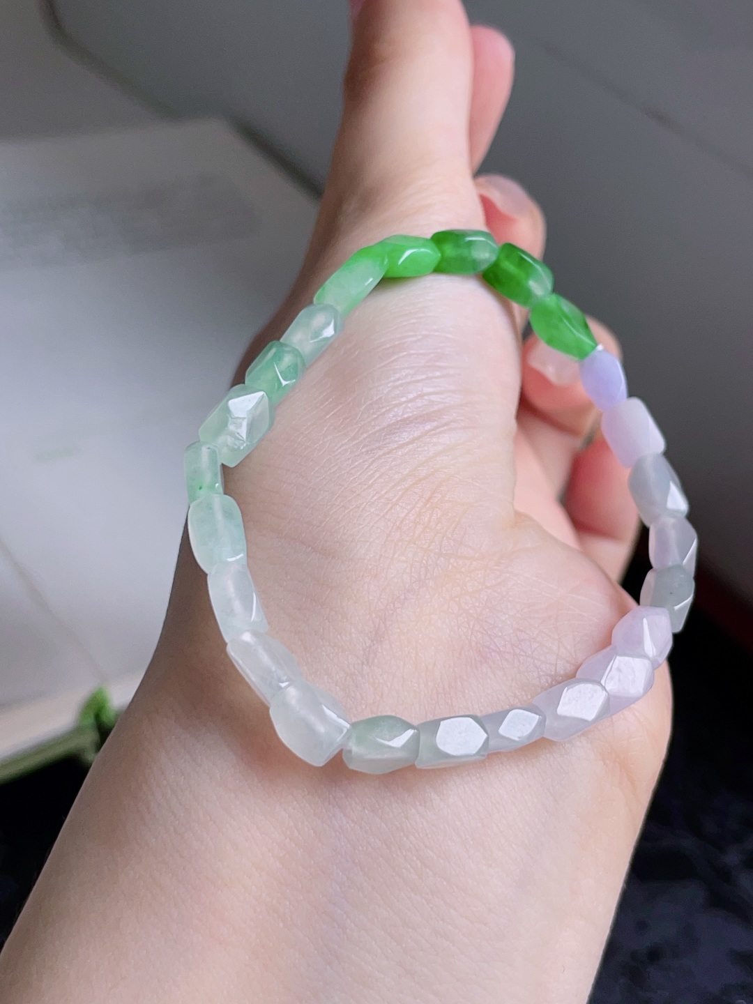 ️ 冰三彩手串，色彩缤纷，种老水润，裸石 8.2/5.2