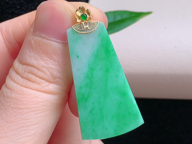 ️ 18K金伴钻无事牌，尺寸39.1/34.0/2.6mm，包A附证书