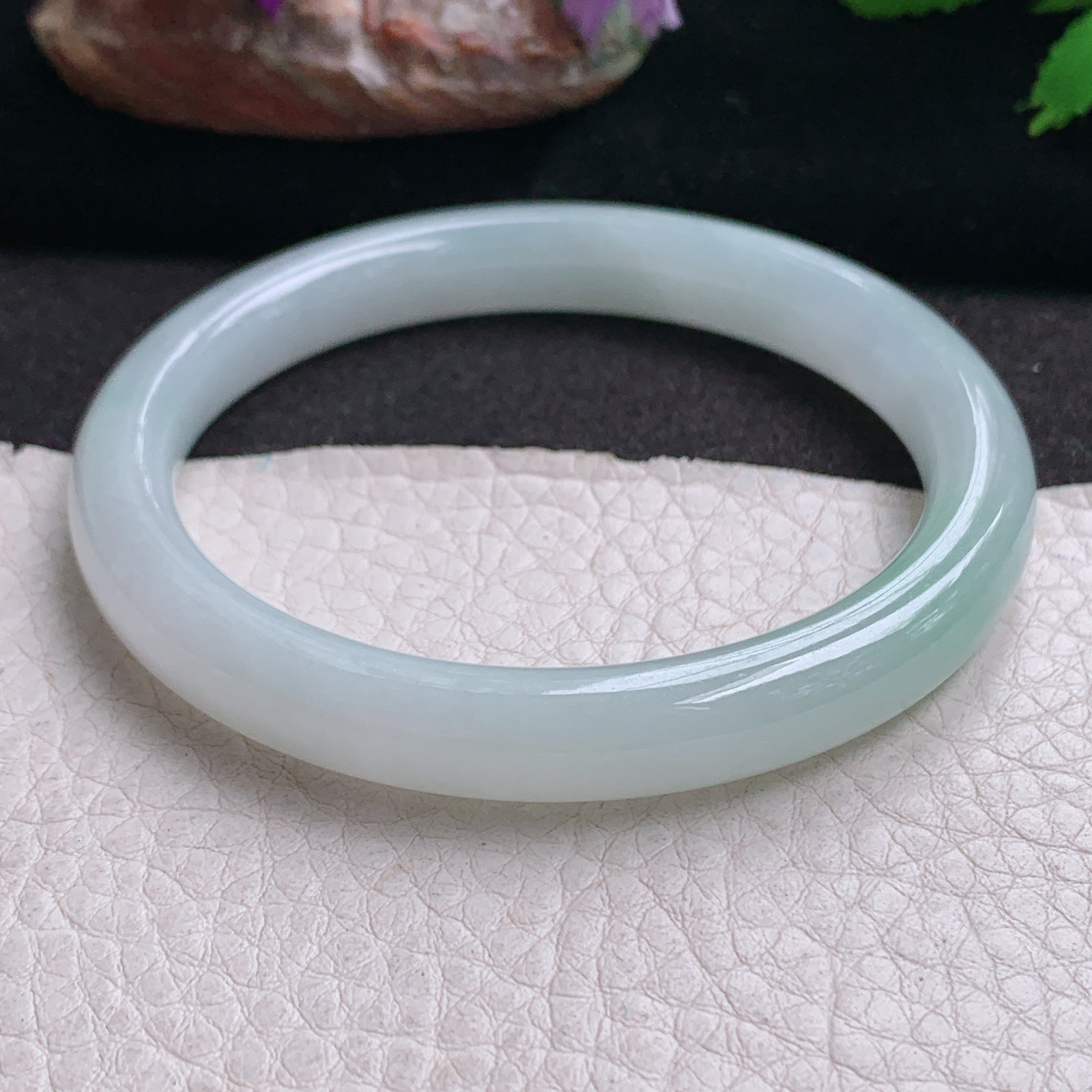 jm实拍57*8*9美人镯 细润飘绿圆条缅甸翡翠玉手镯 叮当镯