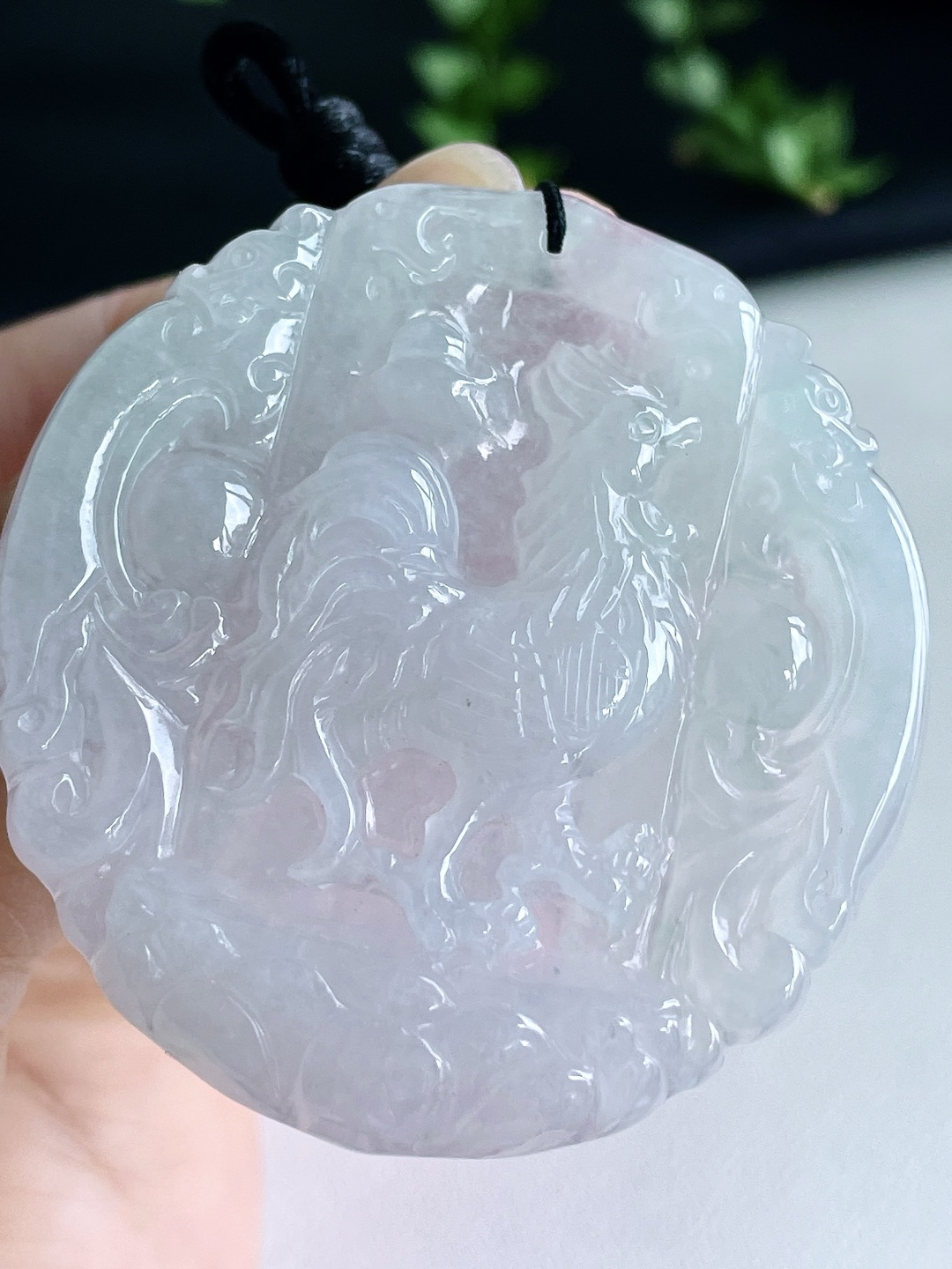 冰晴水生肖鸡牌吊坠，缅料，无裂，性比高，尺寸52.6/48.9/6，编号，26.4克