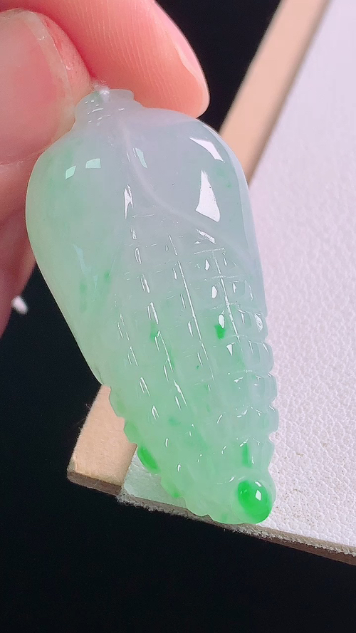 ️冰飘绿玉米，无裂，尺寸39.6/19.5/9.8mm