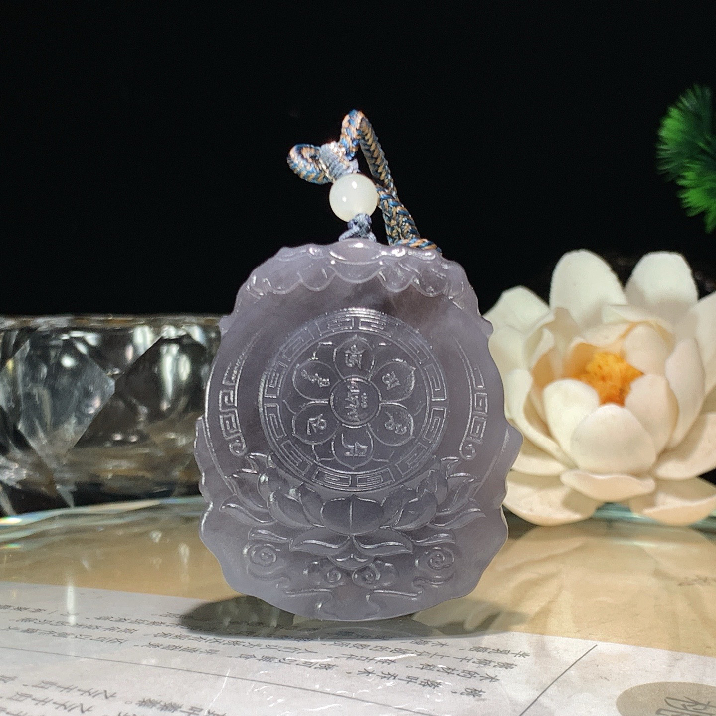 和田玉青海料烟紫大日如来挂件。尺寸47/40/9重34.5克，玉质细腻油润 脂粉好，品质好！lt260507