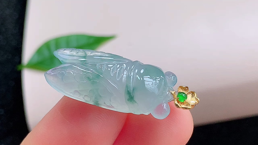 ️ 18K金伴钻蝉，一鸣惊人，尺寸29.6/24.8-10.8-7.2mm，包A附证书