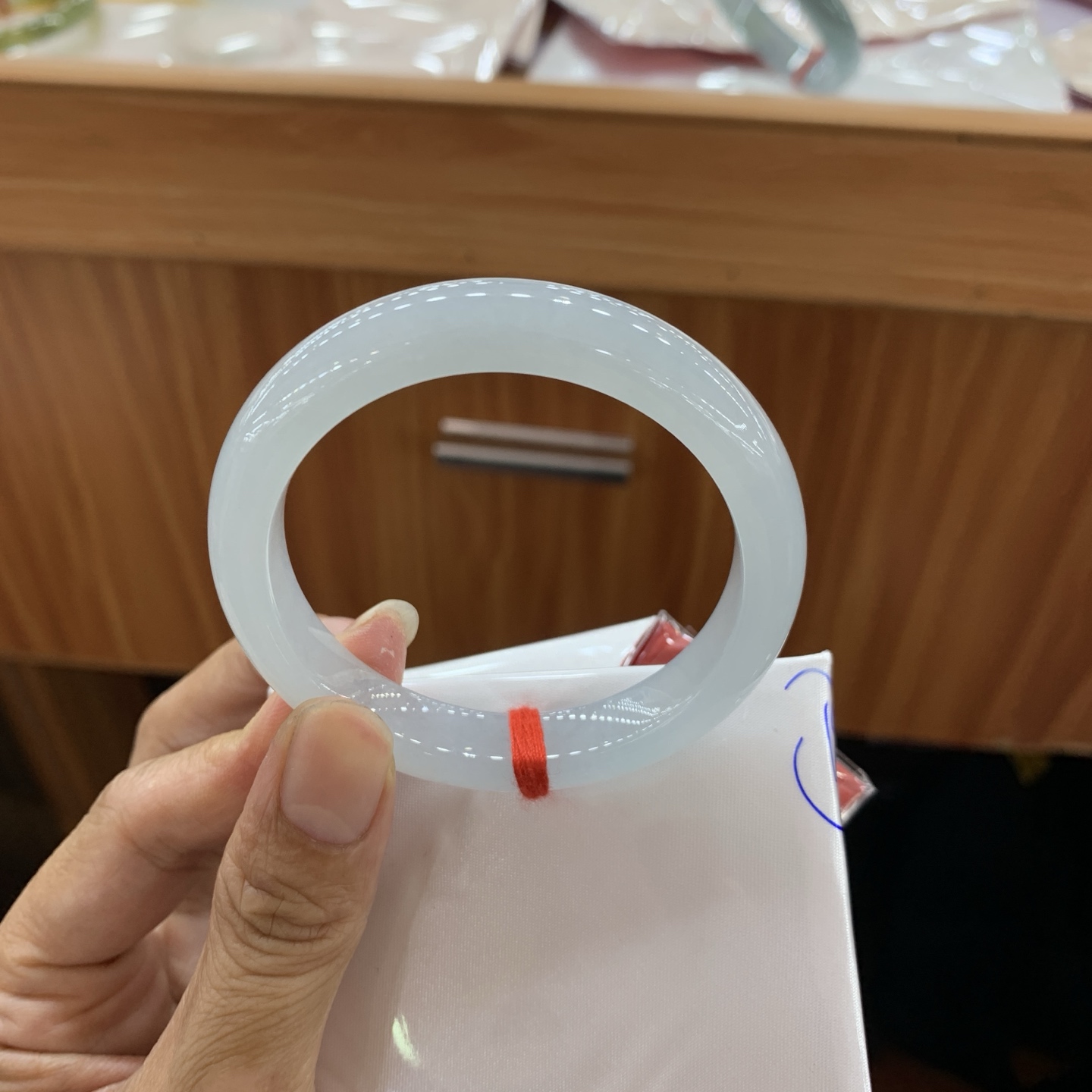 050618MMJ，冰蓝胶底正圈翡翠手镯，52.1-10.4-7.8