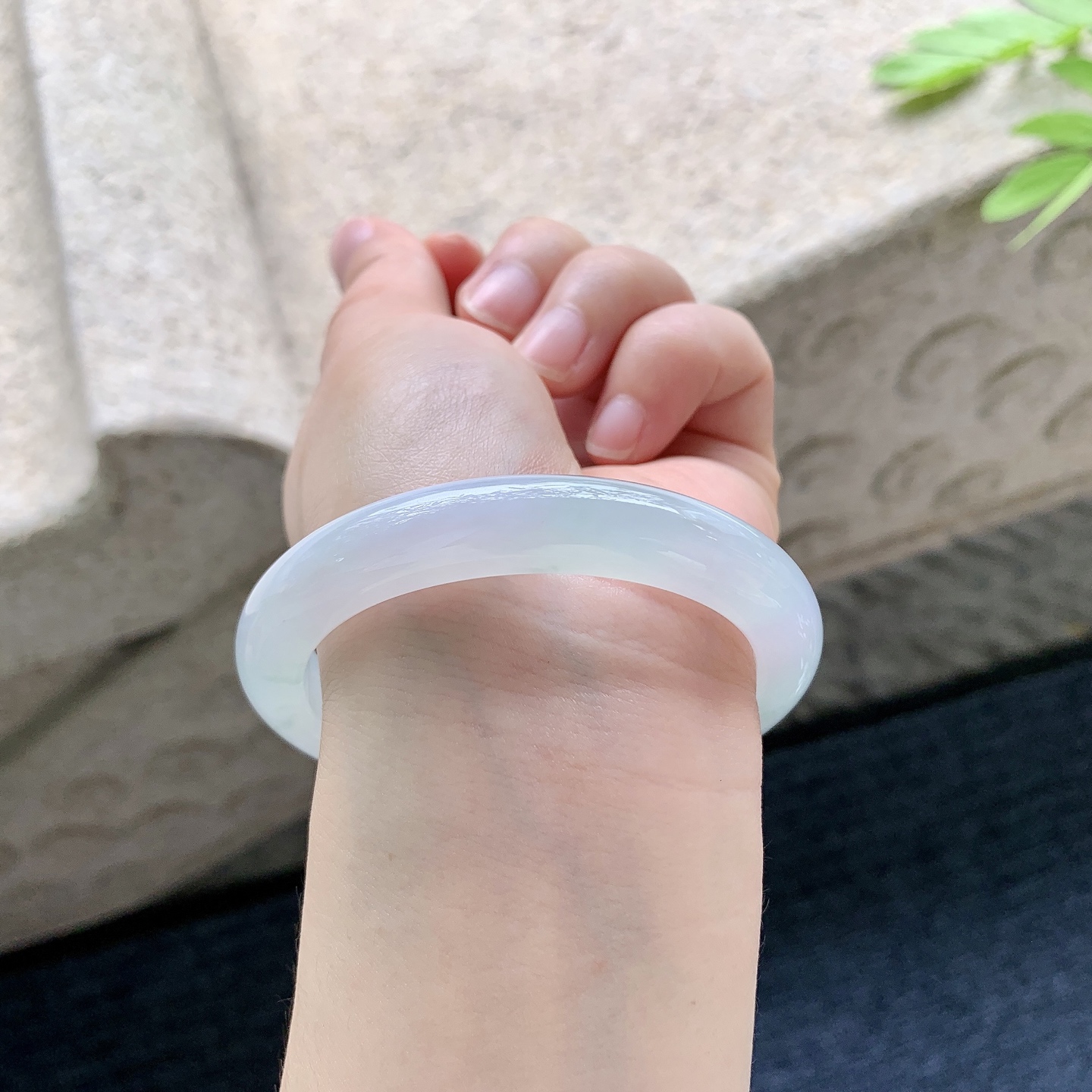 正圈54 55，圈口55/10/8.4，编码FL052469，冰糯春彩，水润，种老，打灯有纹线