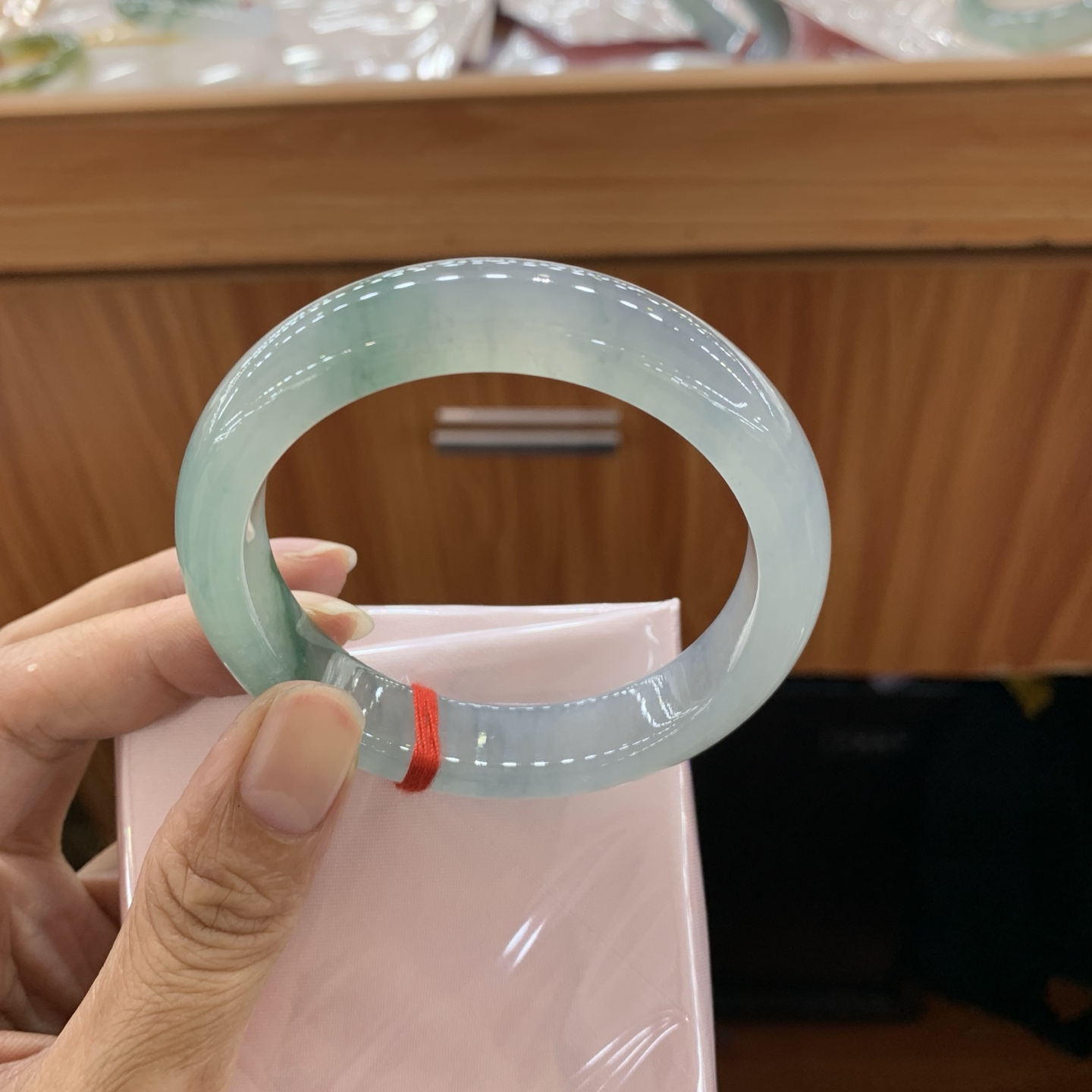 050643HT，冰飘花正圈翡翠手镯，55.6-12.5-8.6