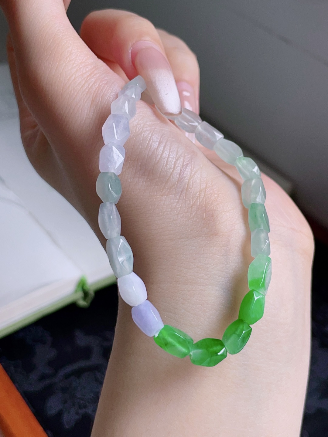 ️ 冰三彩手串，色彩缤纷，种老水润，裸石 8.2/5.2