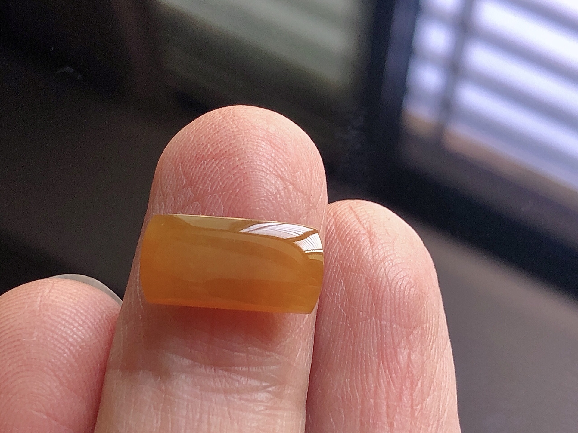 ️ 黄翡马鞍， 色泽极美，通透水润，玉质细腻，夺目迷人，镶嵌效果，品相，无裂，尺寸14.5/7/3