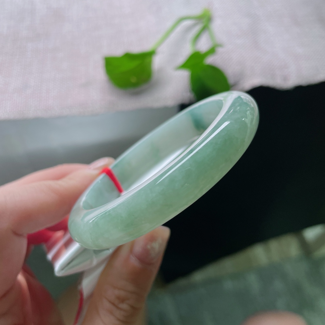 53.3/10.7/7.9，浅绿底正圈，水润，不争春色，只取一缕清风入骨。皮纹，ss52356a