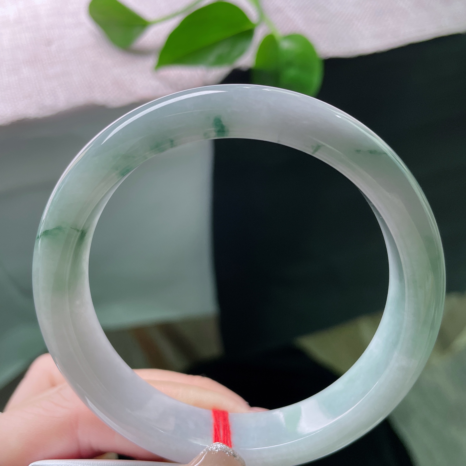 60.5/12.6/8.3，飘花正圈，大圈口，肉质细腻干净，花影摇曳，一点皮纹ss47535a