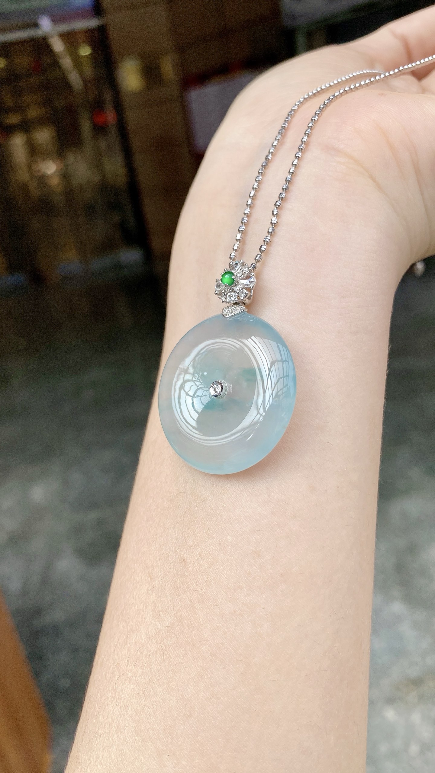 自然光，冰胶飘蓝花平安扣吊坠，18K，整：39.4*30*8mm，裸：30*6mm