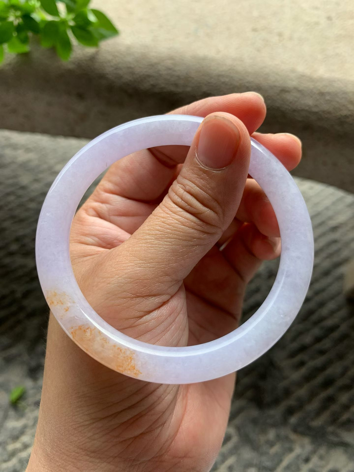 紫罗兰黄翡圆条手镯尺寸60*8*9 种质细腻，紫色浪漫柔和，飘几抹黄翡，韵味十足，上手温婉贵气！