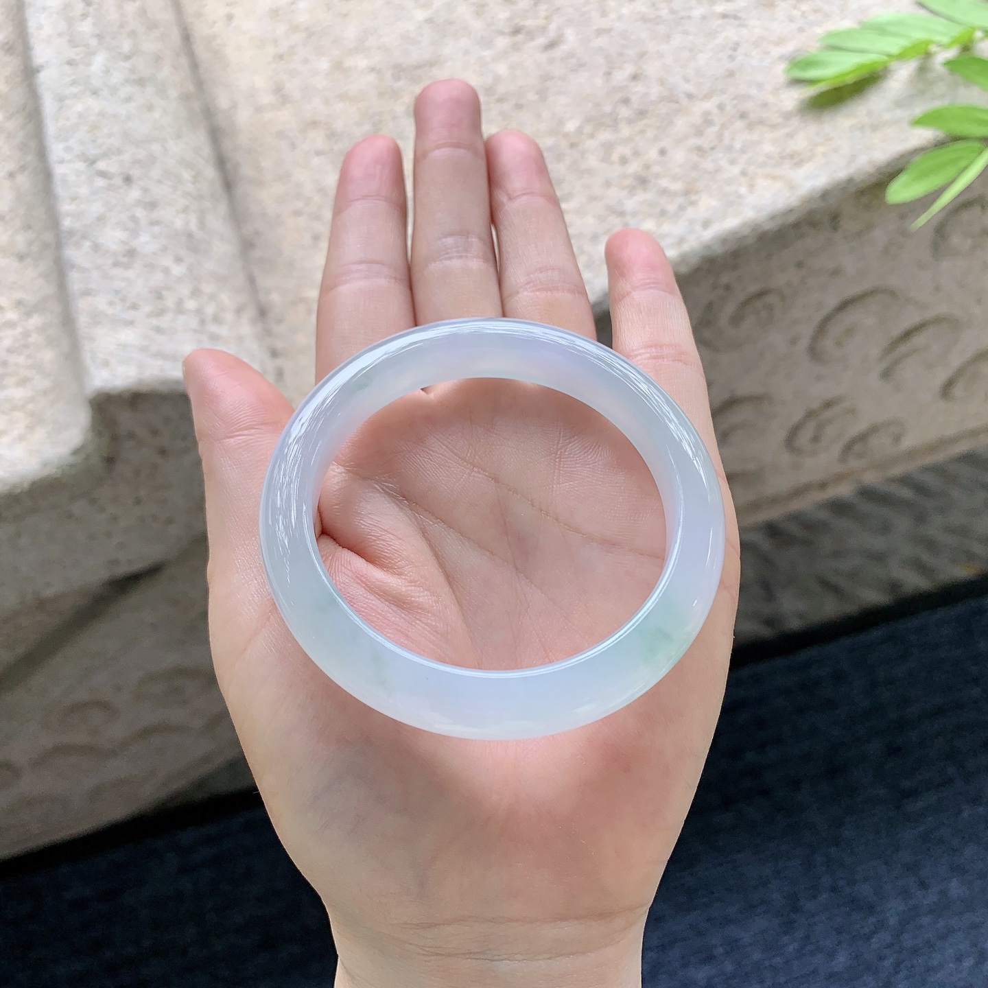 正圈54 55，圈口55/10/8.4，编码FL052469，冰糯春彩，水润，种老，打灯有纹线