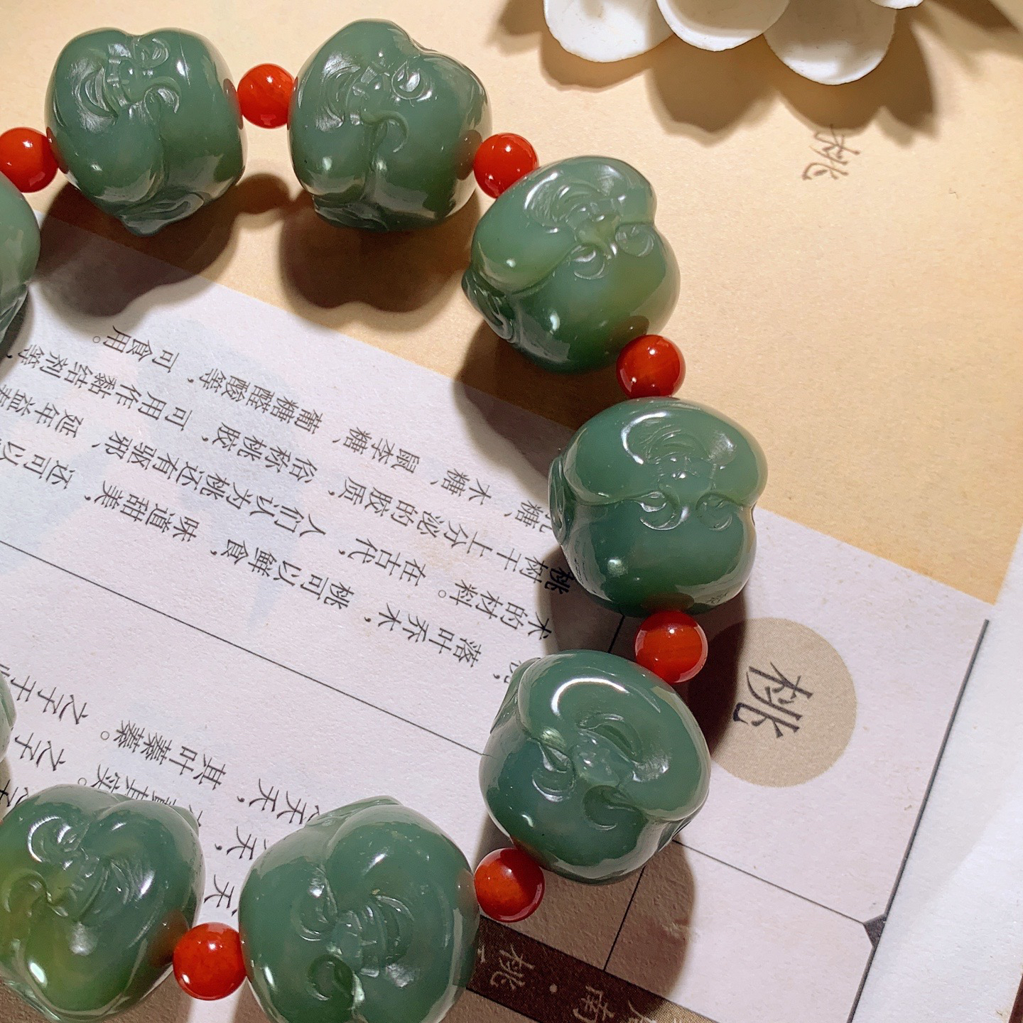 l新疆且末蓝佛引福来佛头手串。单颗尺寸20重117.5克 玉质细腻油润 底色纯净 脂粉好，品质好。l