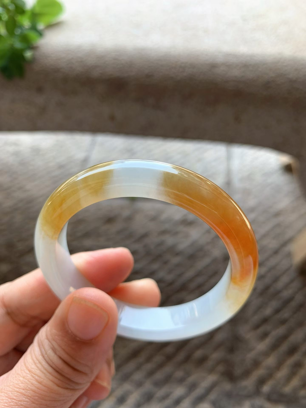 蜜糖黄翡正圈手镯尺寸50*11*7.5 种质细腻， 质地干净清爽，莹润光泽，色泽浓郁鲜亮，水头足，