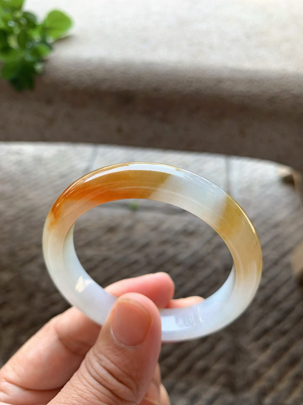 蜜糖黄翡正圈手镯尺寸50*11*7.5 种质细腻， 质地干净清爽，莹润光泽，色泽浓郁鲜亮，水头足，