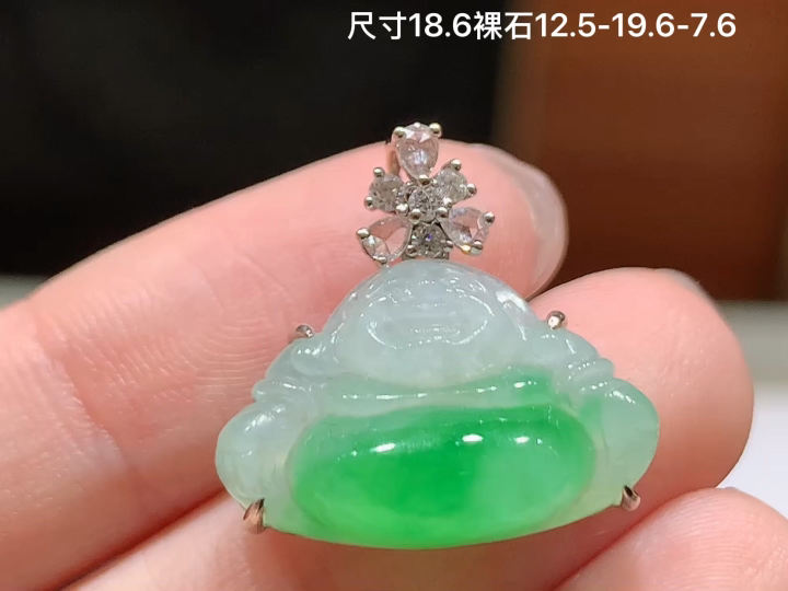 18K 冰飘绿佛公吊坠 无裂,尺寸，12.5-19.6-7.6