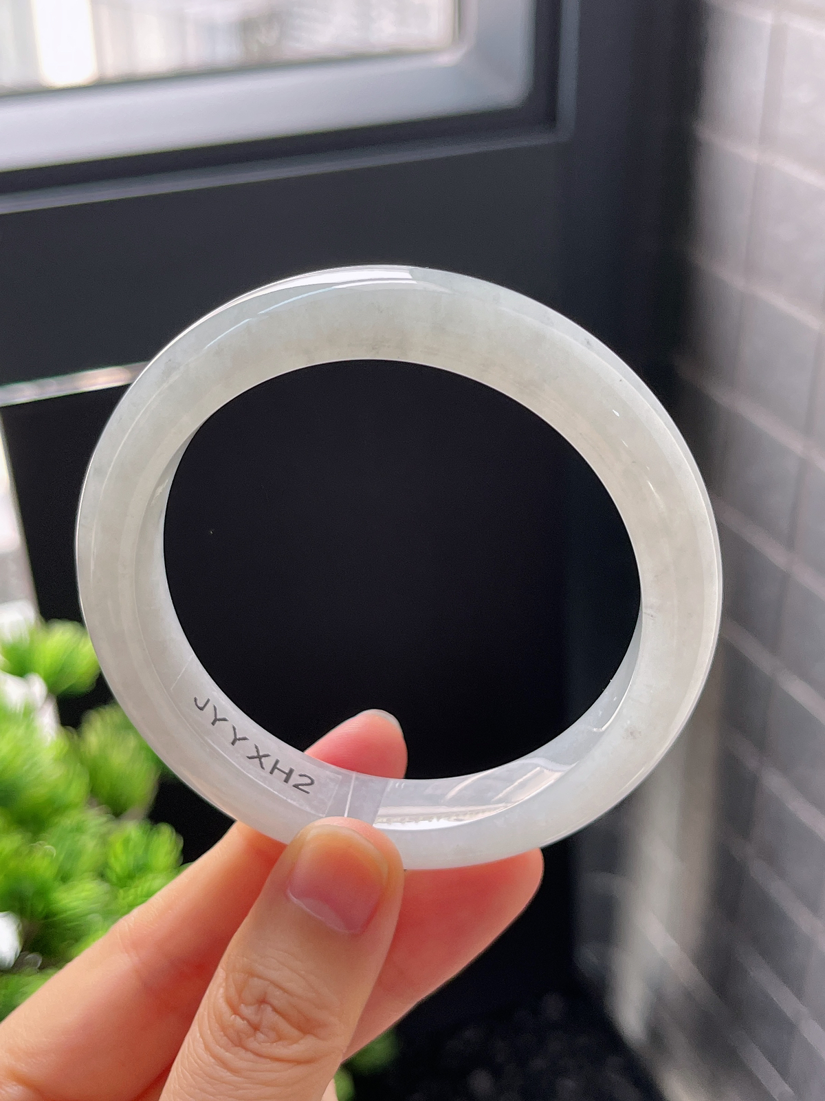 正圈56.8圈口，翡翠冰糯种白色手镯