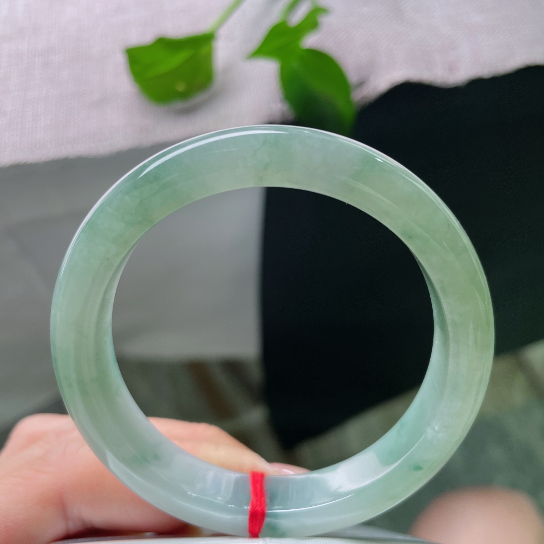 53.3/10.7/7.9，浅绿底正圈，水润，不争春色，只取一缕清风入骨。皮纹，ss52356a