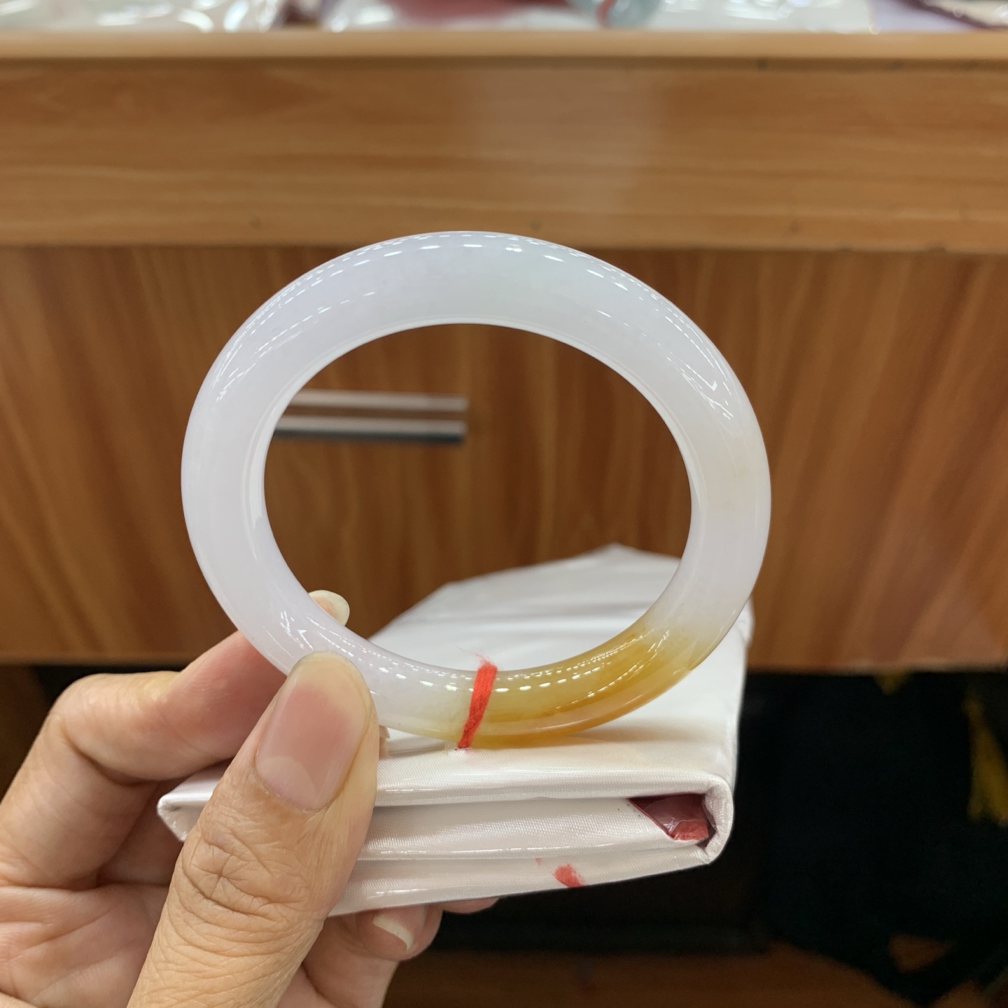 050627JM，冰黄翡圆条翡翠手镯，52.1-9.5