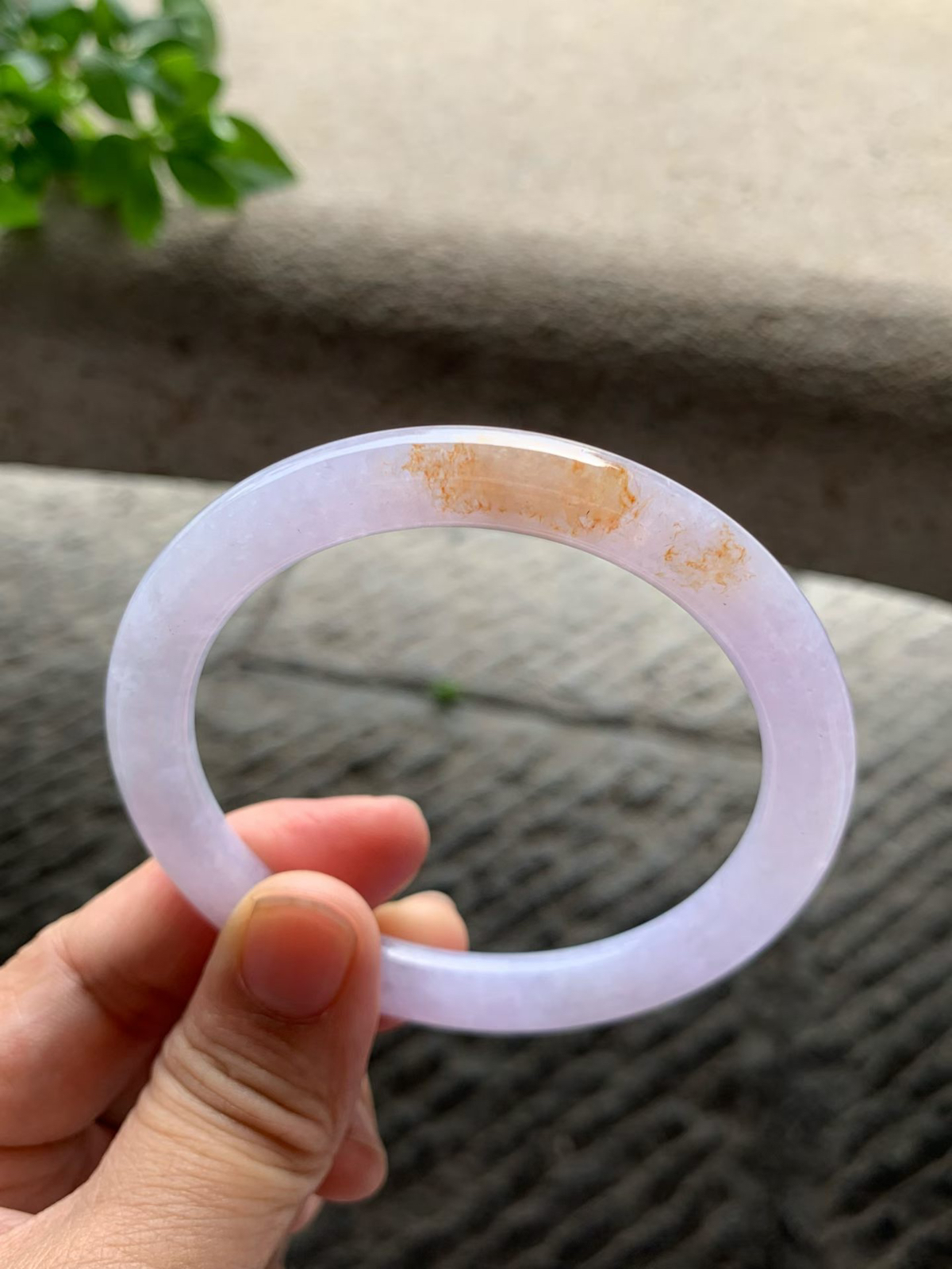 紫罗兰黄翡圆条手镯尺寸60*8*9 种质细腻，紫色浪漫柔和，飘几抹黄翡，韵味十足，上手温婉贵气！