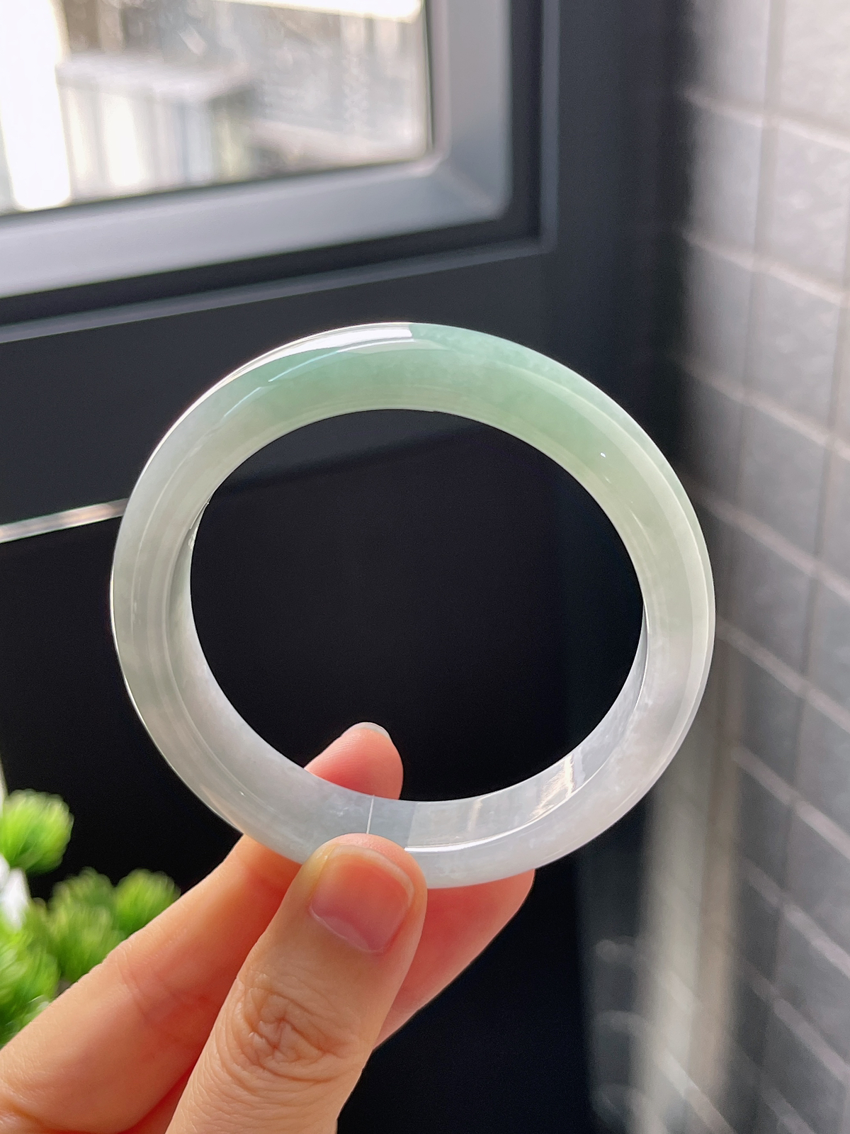 正圈53.3圈口，翡翠糯化种淡绿色手镯