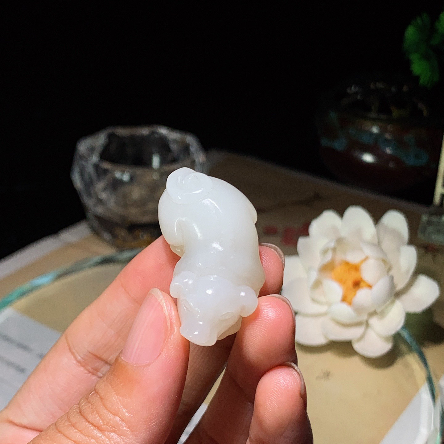 新疆和田玉白玉旺财挂件 尺寸35/19/15重17克。玉质细腻油润。手推出油。佩戴高端典雅。lt260507