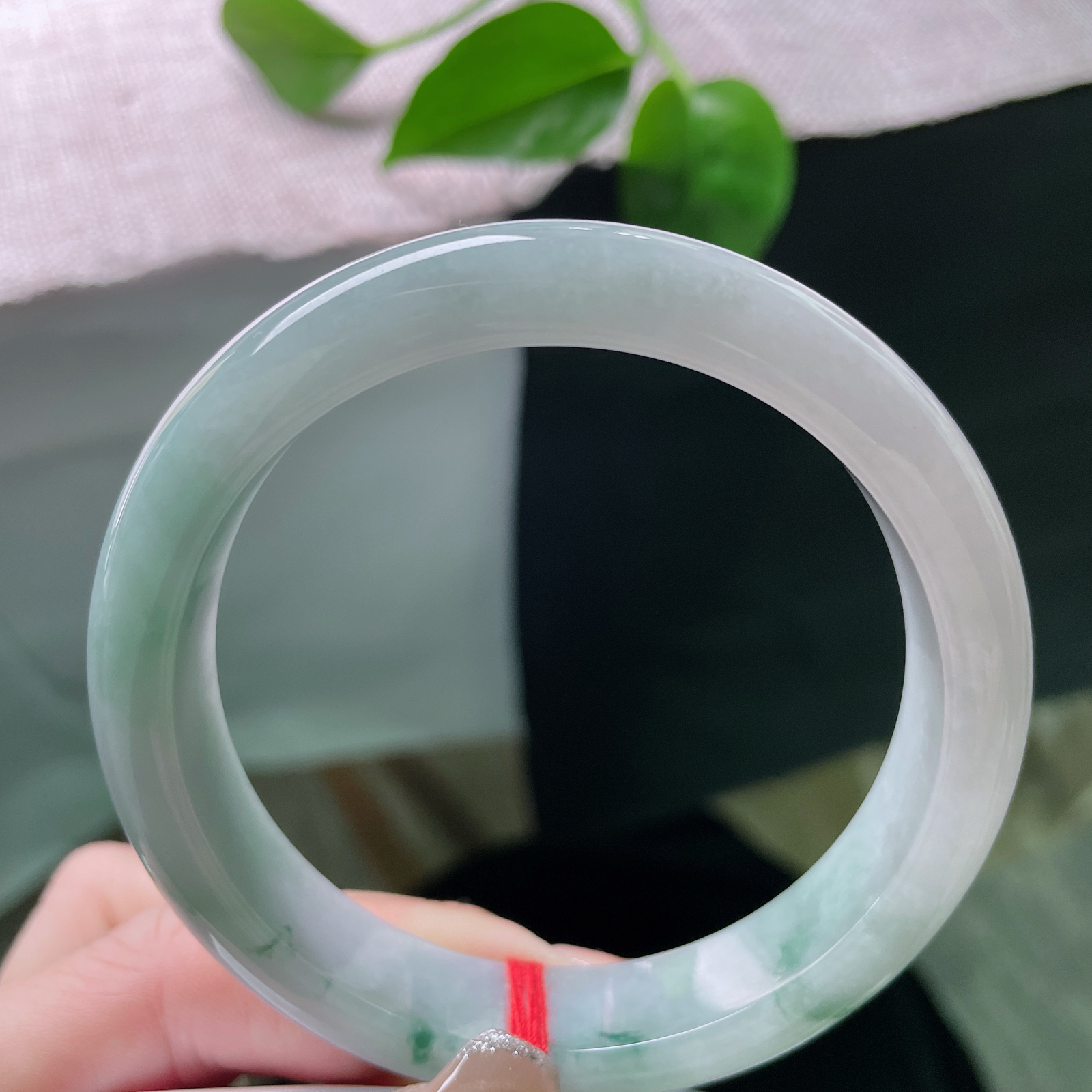 60.5/12.6/8.3，飘花正圈，大圈口，肉质细腻干净，花影摇曳，一点皮纹ss47535a