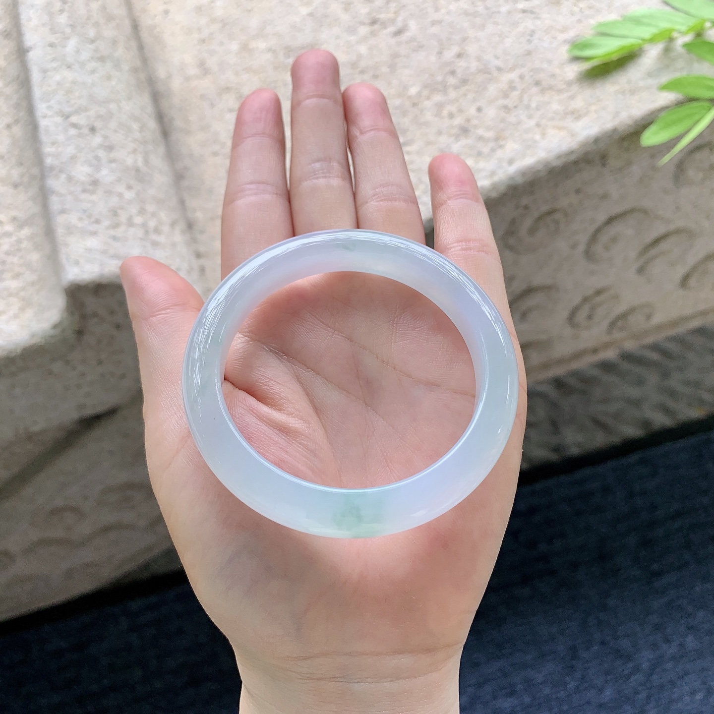 正圈54 55，圈口55/10/8.4，编码FL052469，冰糯春彩，水润，种老，打灯有纹线