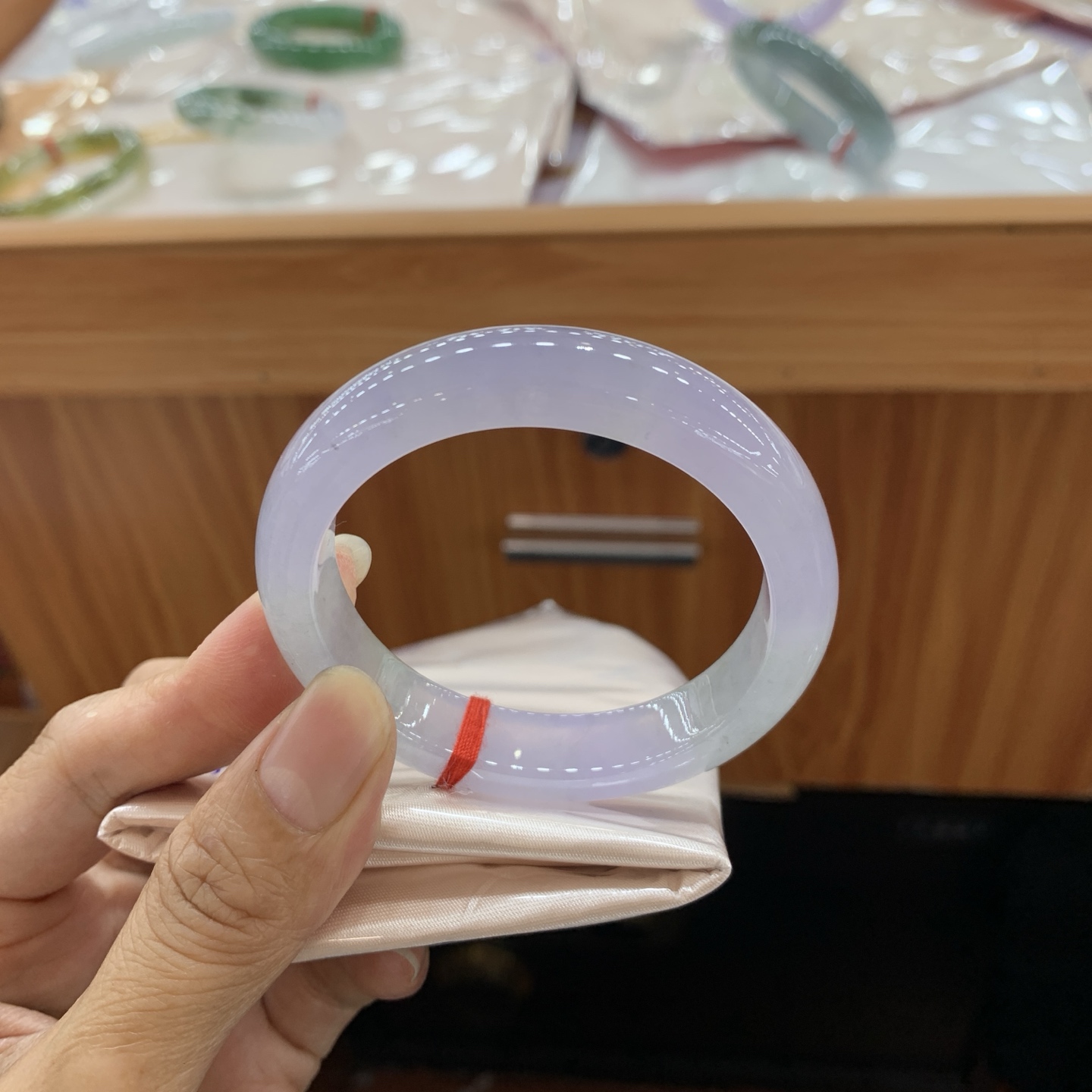 050634JM，冰春彩正圈翡翠手镯，51.6-11.6-8