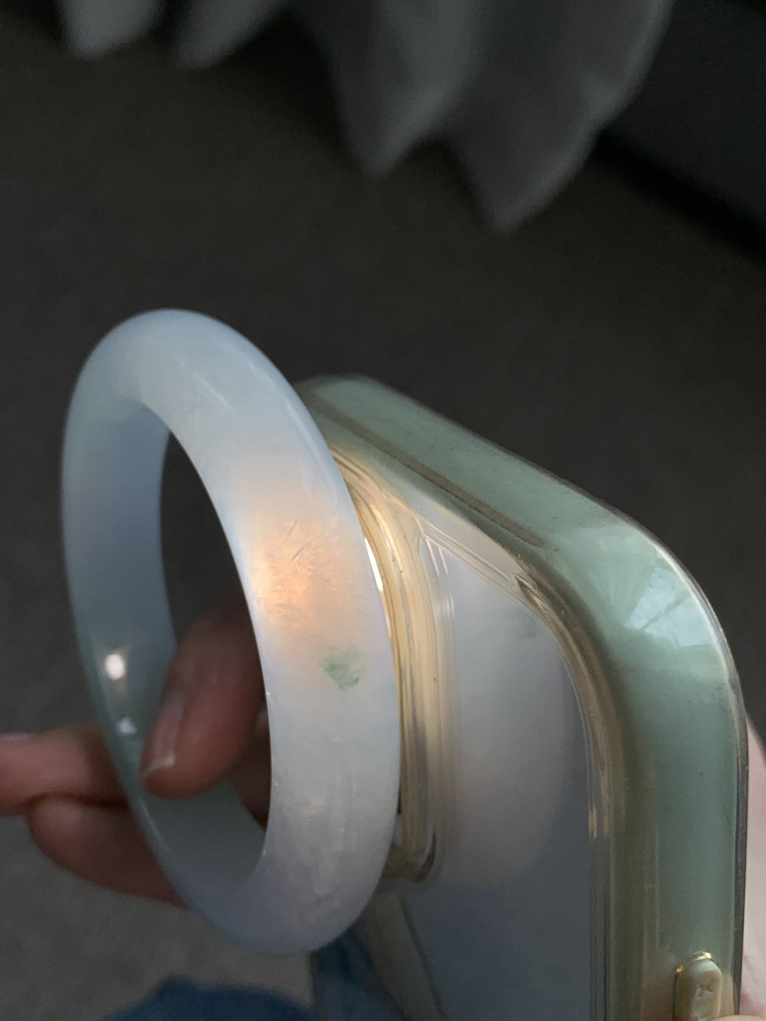 正圈54 55，圈口55/12/8.8，编码GJ080610，描述冰糯飘绿，清透，水润，种老，细腻，打灯有絮线