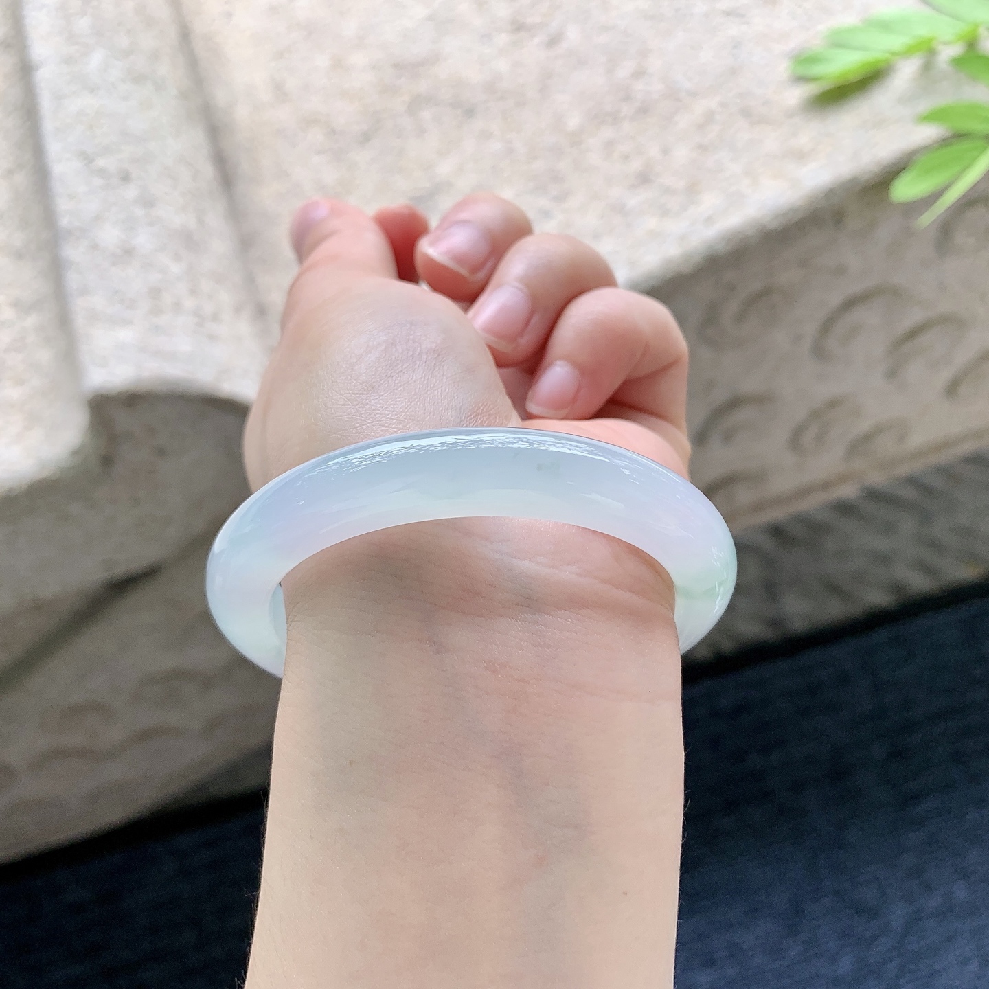 正圈54 55，圈口55/10/8.4，编码FL052469，冰糯春彩，水润，种老，打灯有纹线